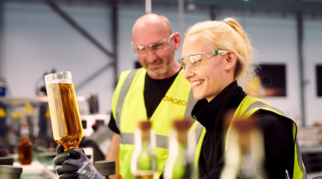 Employees At Bottling Plant At Leven, Scotland Min