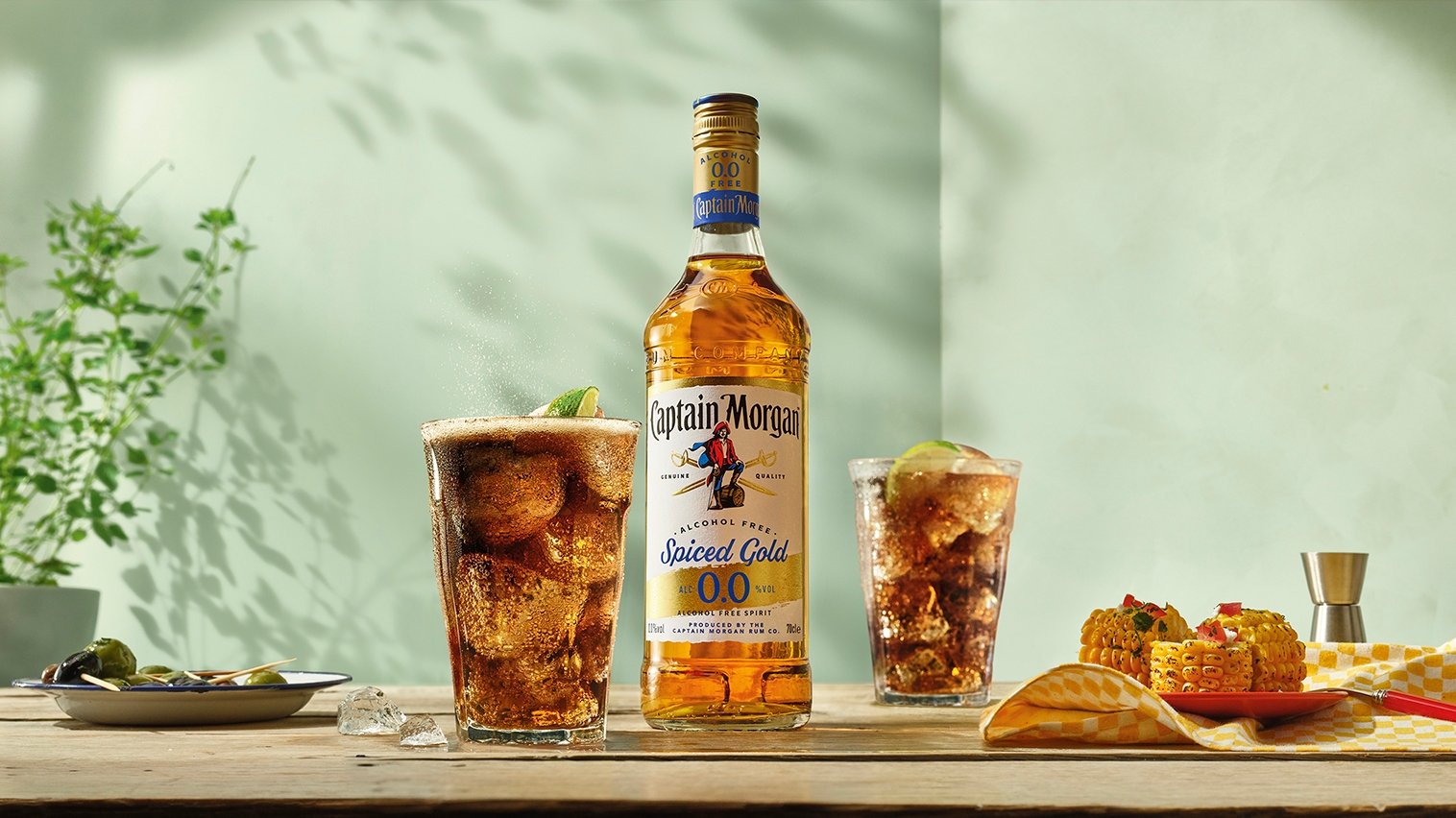 Captain Morgan Spiced Gold 0.0% and Cola serve 