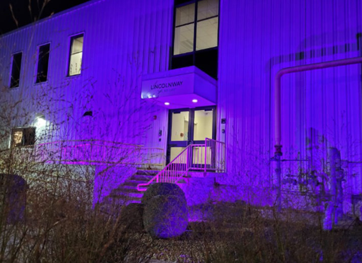 Lincolnway, US site lit up purple