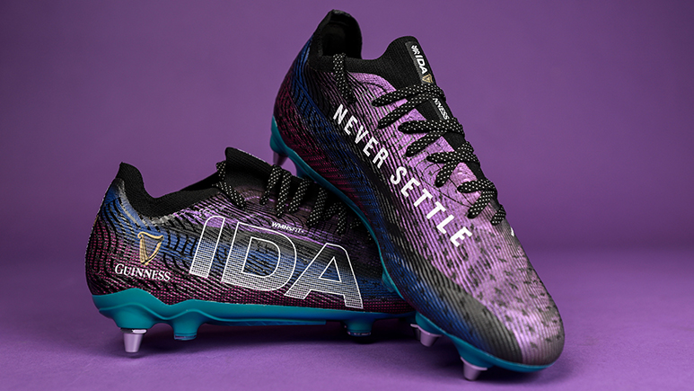 Soft-ground boot for female athletes